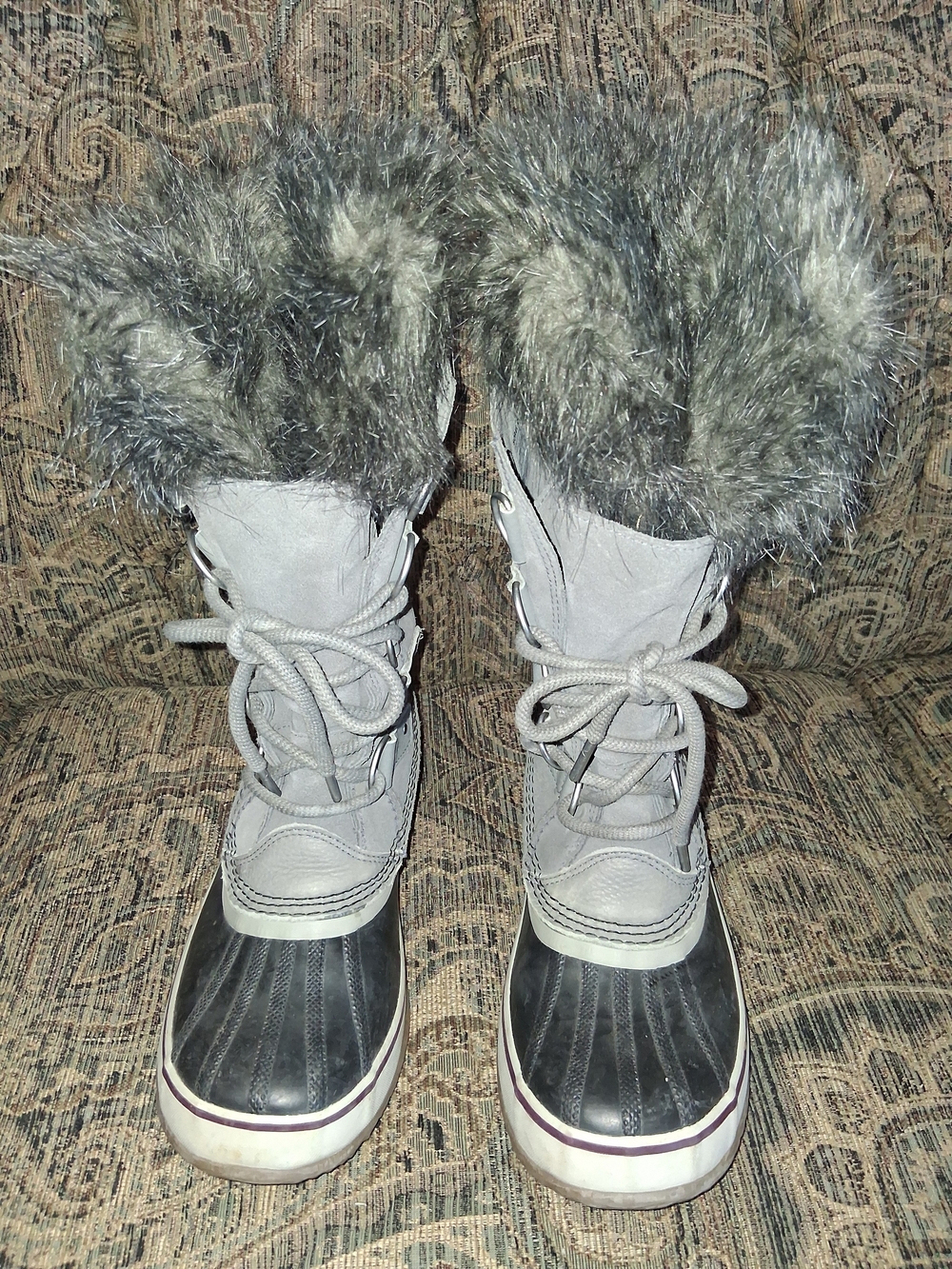 Sorel " Joan Of Arctic" Gray Faux Fur Lace-Up Winter Boots Size 9M